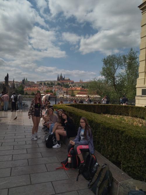 Praha a bojovka na Karlově mostě 